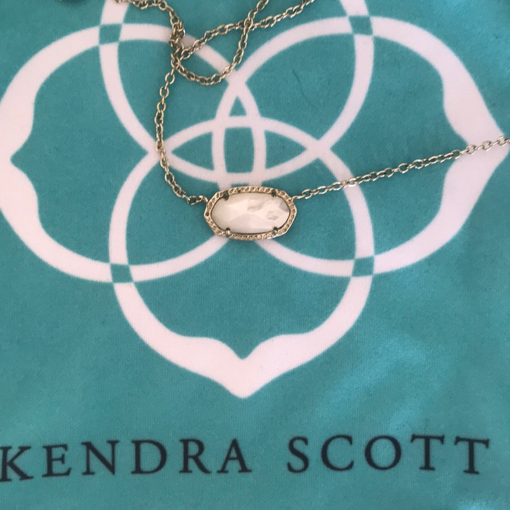 Kendra Scott necklace
